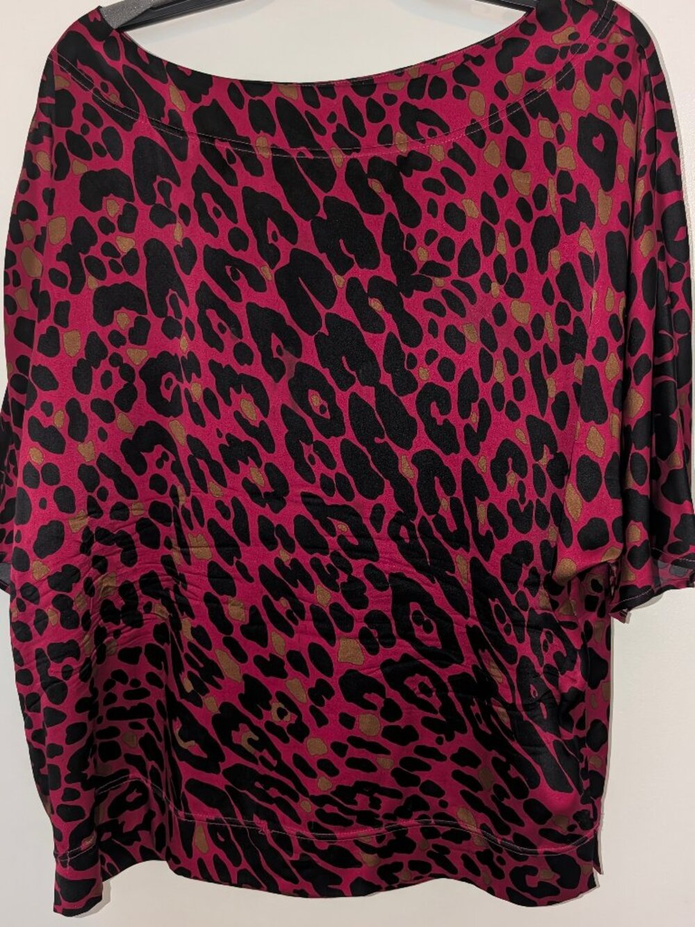 St. John Silk Hot Pink Leopard Print Silk Short Sleeve Blouse Size M